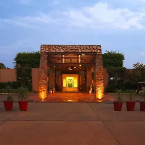 Resort Lemon Tree Hotel, Tarudhan Valley, Manesar